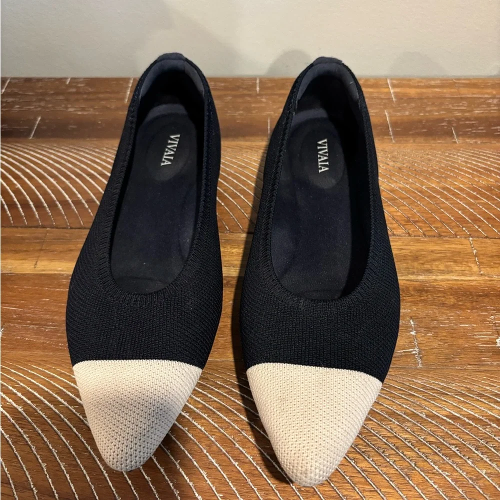 Pointed Toe Knit Flats in Navy and Cream